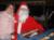 Am Donnerstag, den 23. Dezember fand in Wolfurt ein Weihnachtsmarkt statt. Der Weihnachtsmann unterhielt die Leute mit tollen Liedern und auch der Wolfurter Hauptschulchor lieferte einen Beitrag. Auch Vizebürgermeister Ferde Hammerer und Walter Österle genossen die tolle weihnachtliche Stimmung. Marktleiter Michael Fröwis hatte wie immer alles im Griff.
Im Bild: Caro und der Weihnachtsmann.