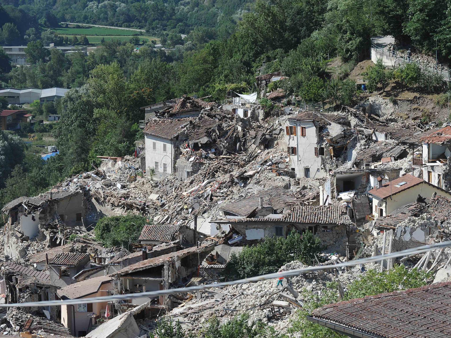Снять землетрясение. Землетрясение Аквила. Аквила Италия землетрясение. Землетрясение в Аквиле 2009 года. Италия землетрясение 2009.