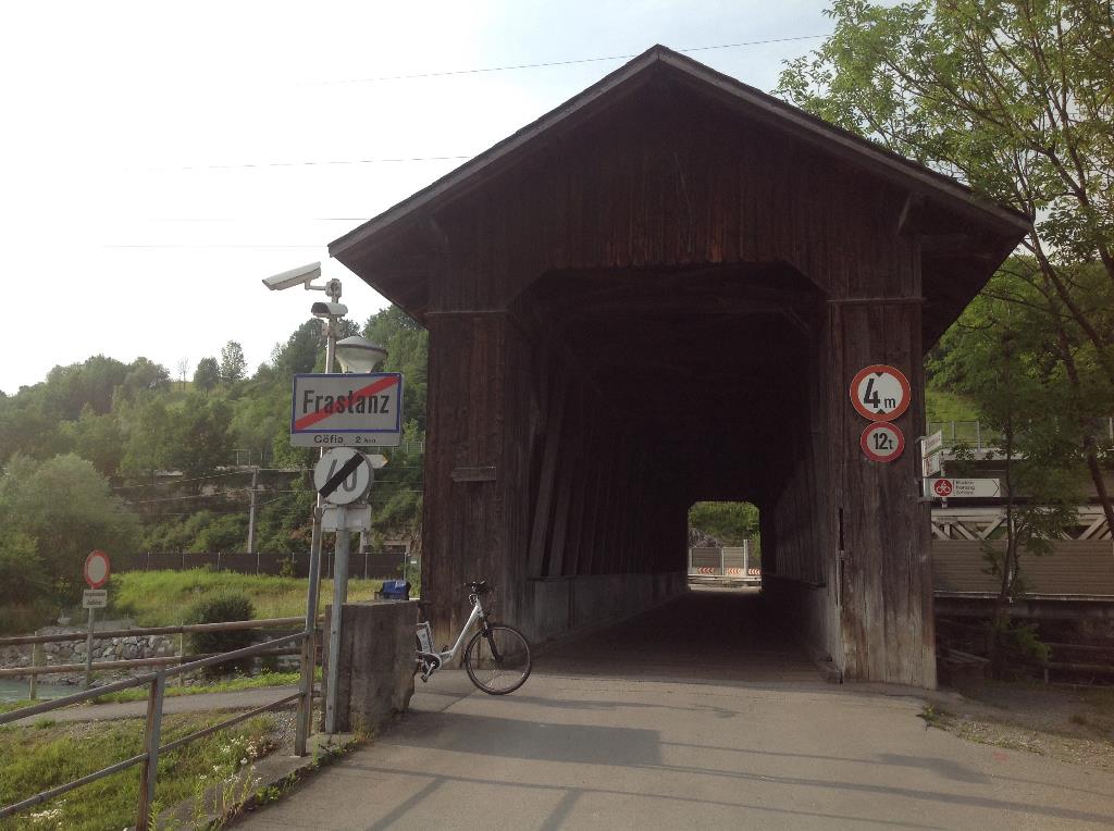 Gefahrenstelle bei Holzbrücke über Ill in Frastanz