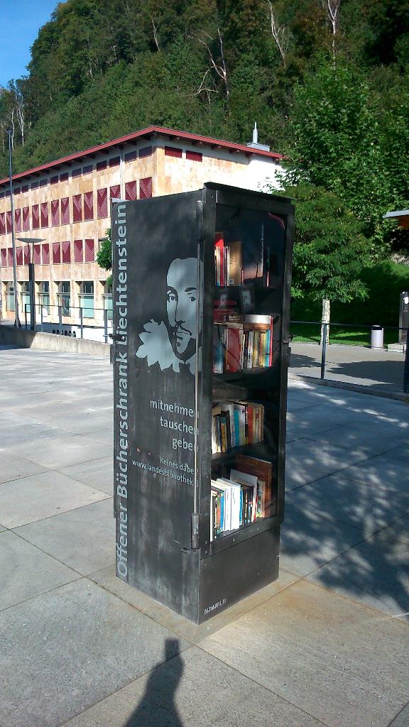 Bücherschrank