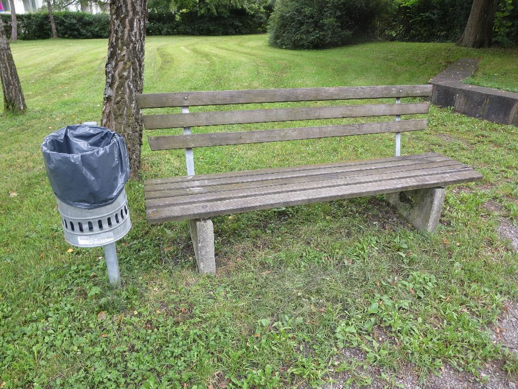 Spielplatz Sandgasse – Ameisennest bei Sitzbank