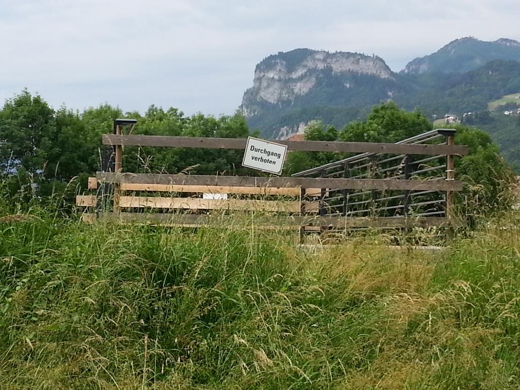 Vergeßene Radweg- und Fußgängerbrücke?