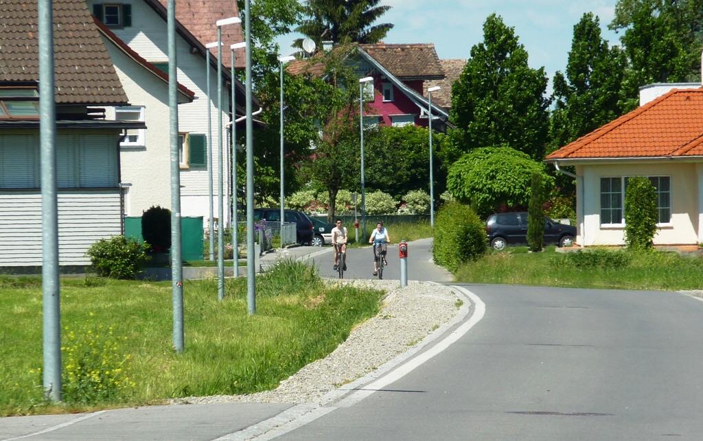 vergessener Gehweg Forststraße