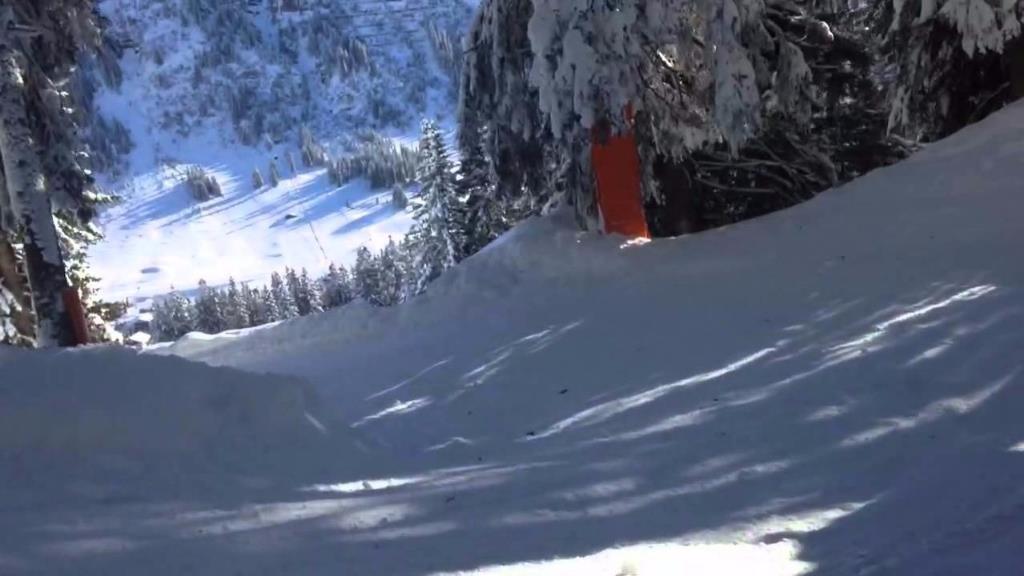 Rodelbahn gegen Abend in katastrophalem Zustand