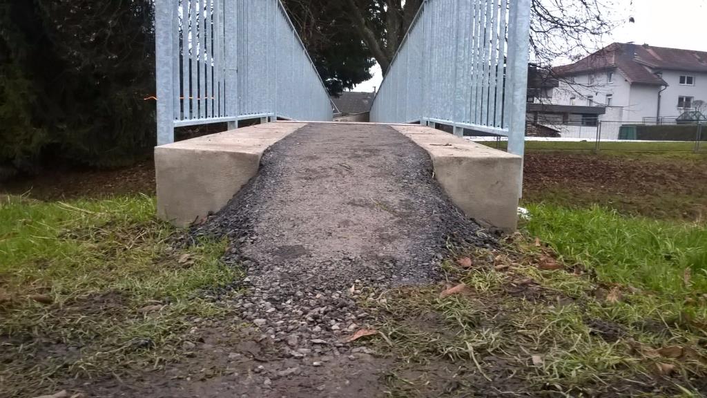 Neue Fußgänger- u Radlerbrücke