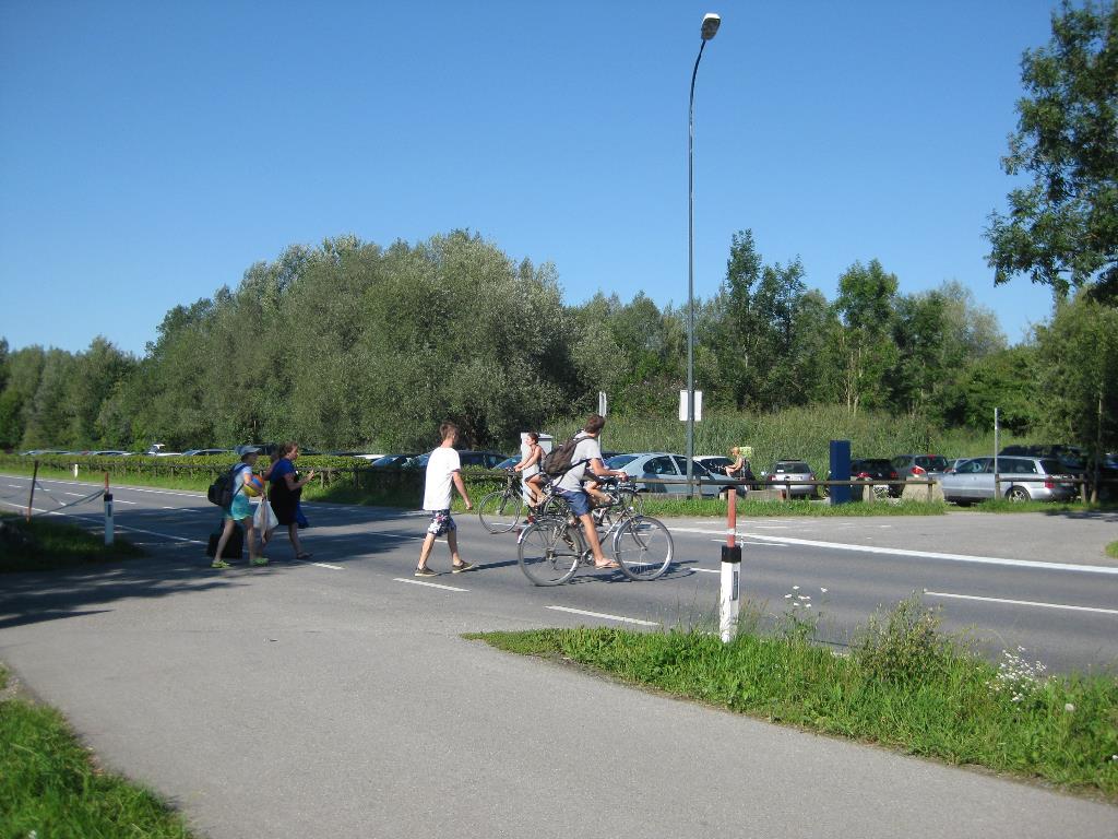 Schutzweg beim Baggersee Brederis