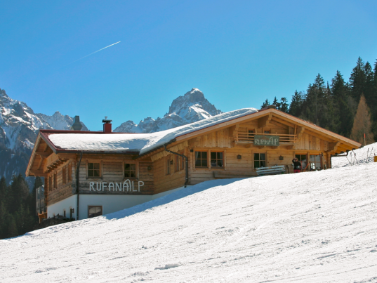 Laura Hubi Feierten Ihre Marchenhafte Berghochzeit Wenn Eleganz Auf Alpenromantik Trifft