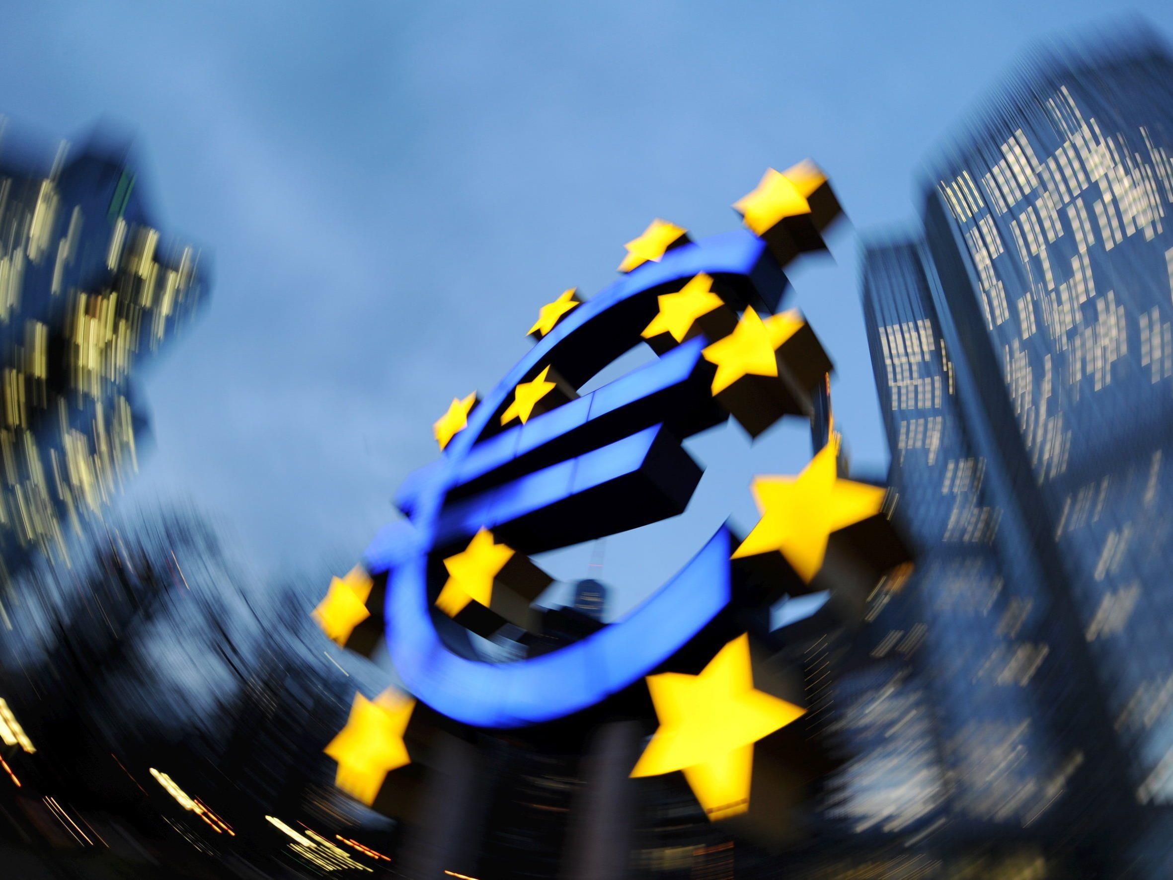 Kampf Gegen Niedrige Inflation Ezb Pumpt Uber Eine Billion In Die Wirtschaft Wirtschaft Vol At