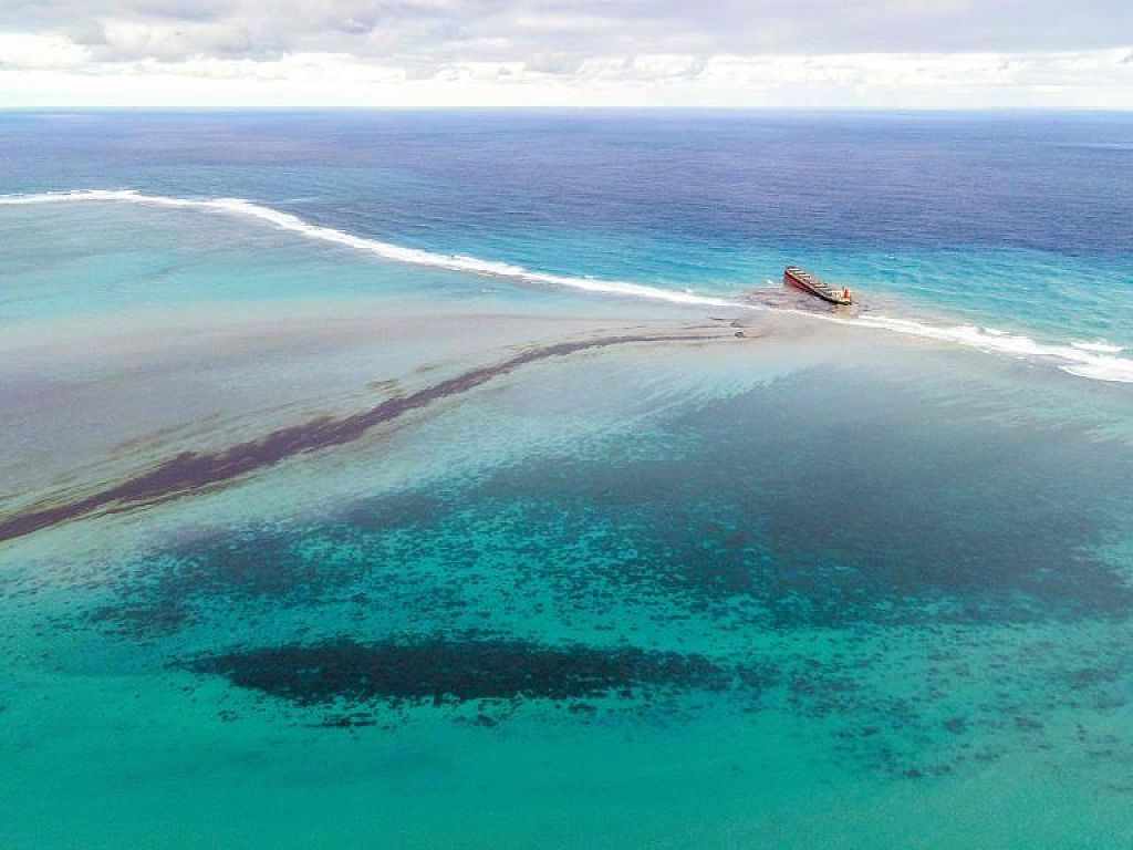 u003cpu003eTOPSHOT-MAURITIUS-ENVIRONMENT-DISASTER-OILu003c/pu003en
