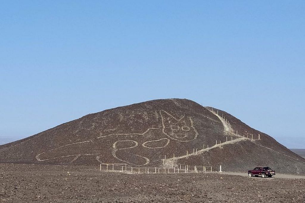 u003cpu003ePeru Nazca Linesu003c/pu003en © AP
