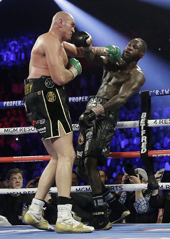 Fury vs. Wilder  © AP