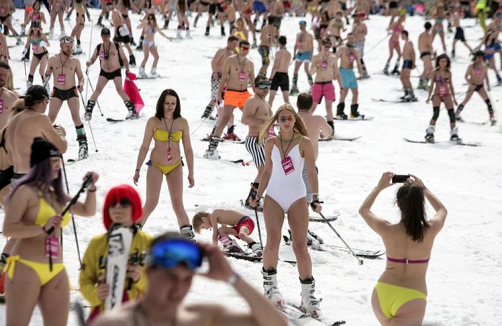 Im Bikini auf die Skipiste © AP