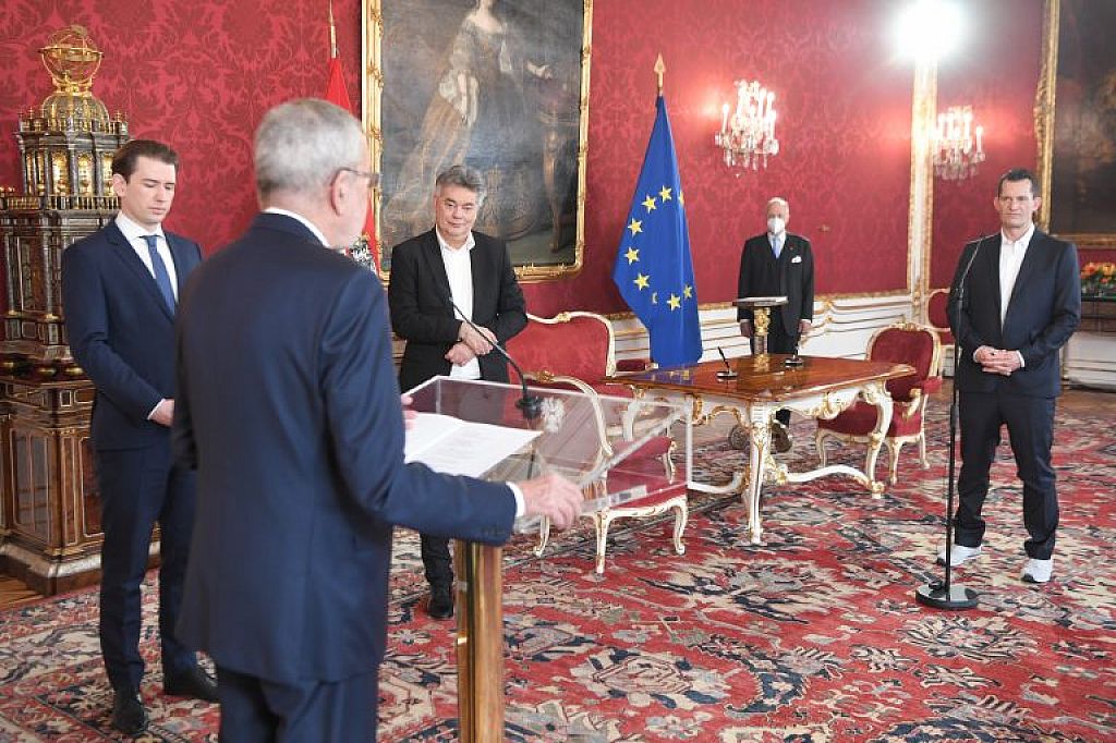 © APA-POOL/ROLAND SCHLAGER