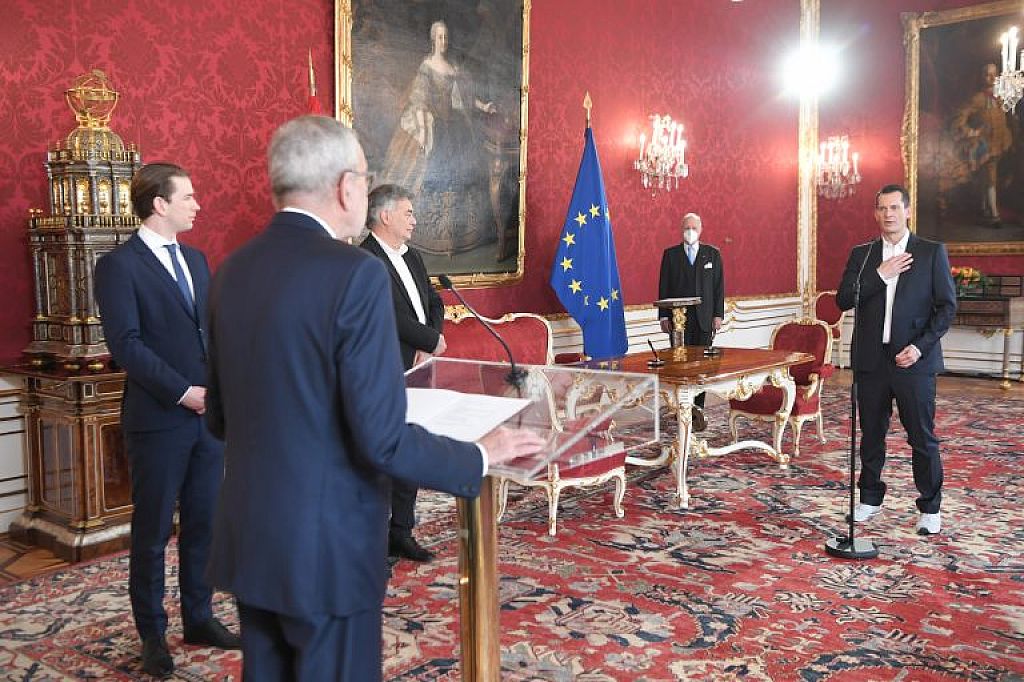 © APA-POOL/ROLAND SCHLAGER