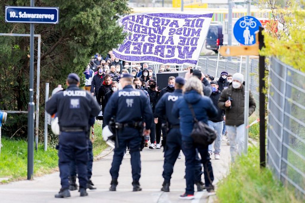 © Fan-Aktion vor der Generali Arena