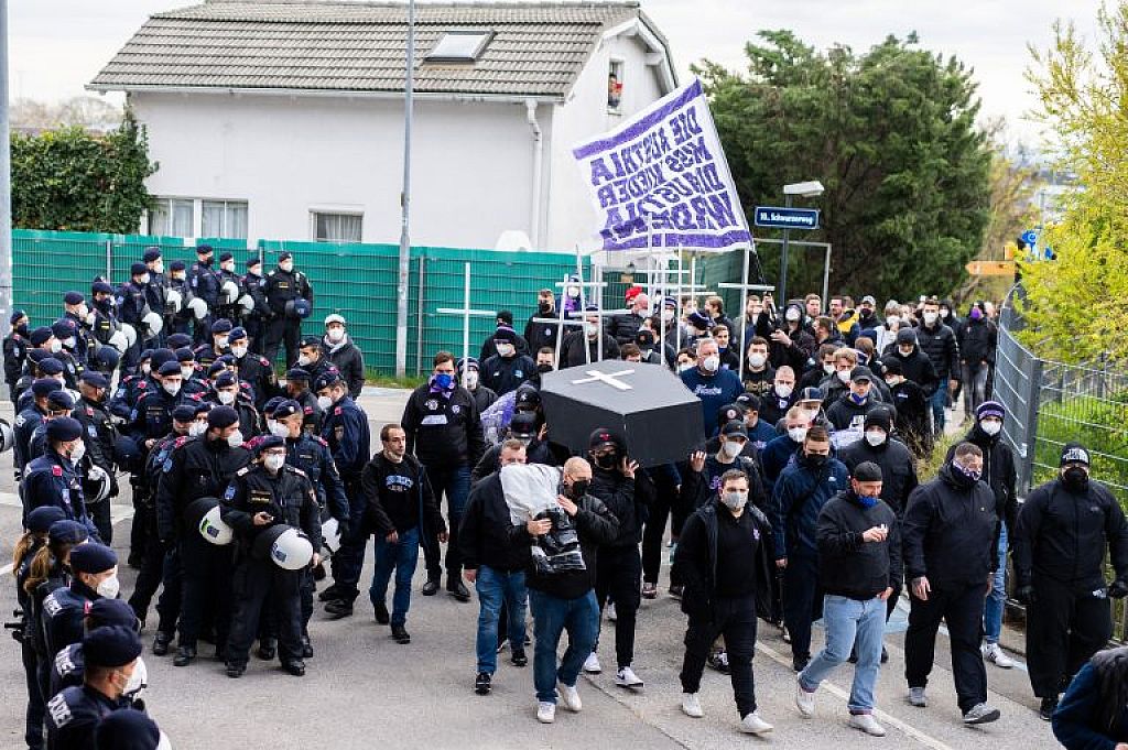 © Fan-Aktion vor der Generali Arena