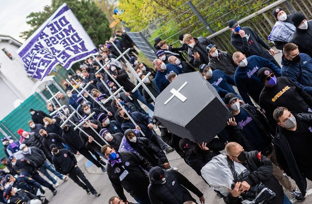 © Fan-Aktion vor der Generali Arena