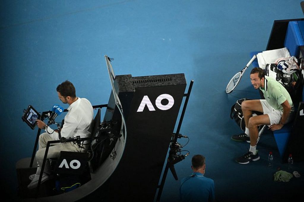 Medwedew beschimpft den Schiedsrichter © AP, APA, Reuters