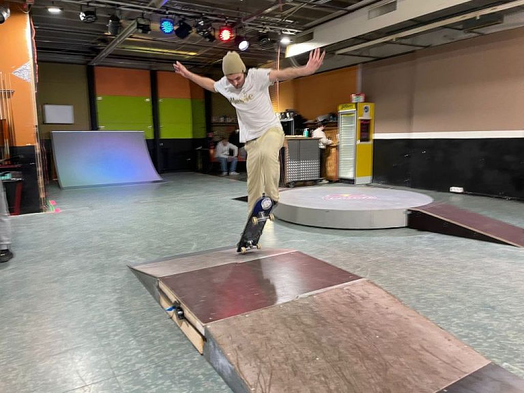 Skaten kann sehr laut sein. Daher gibt es in der Halle Ohrenstöpsel für alle.