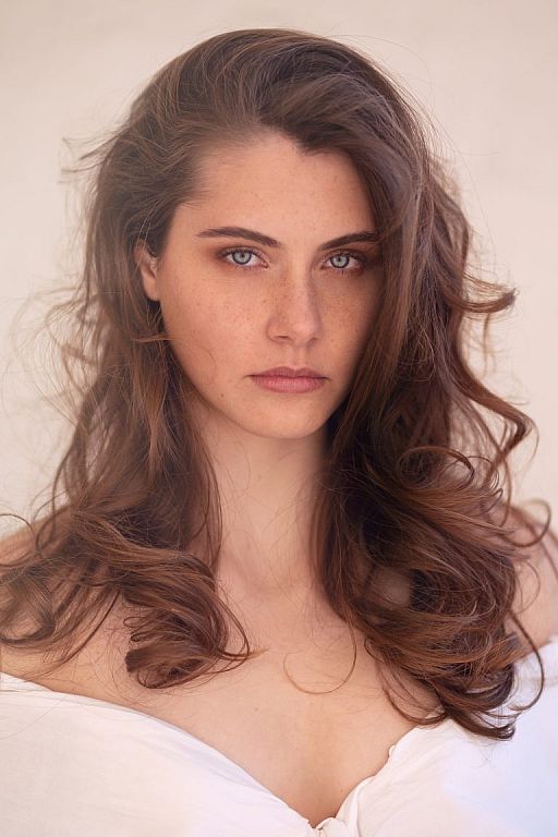 u003cpu003eLinda Hiller, Model-Karriere bei 1 st Place Models, statt Ski-Karriere beim ÖSVu003c/pu003en © Ursula Staub