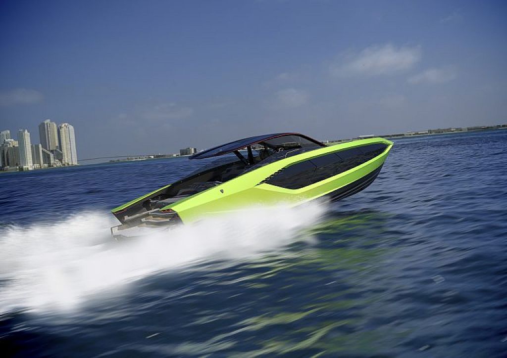 u003cpu003eLamborghini Yacht Tecnomaru003c/pu003en © Lamborghini