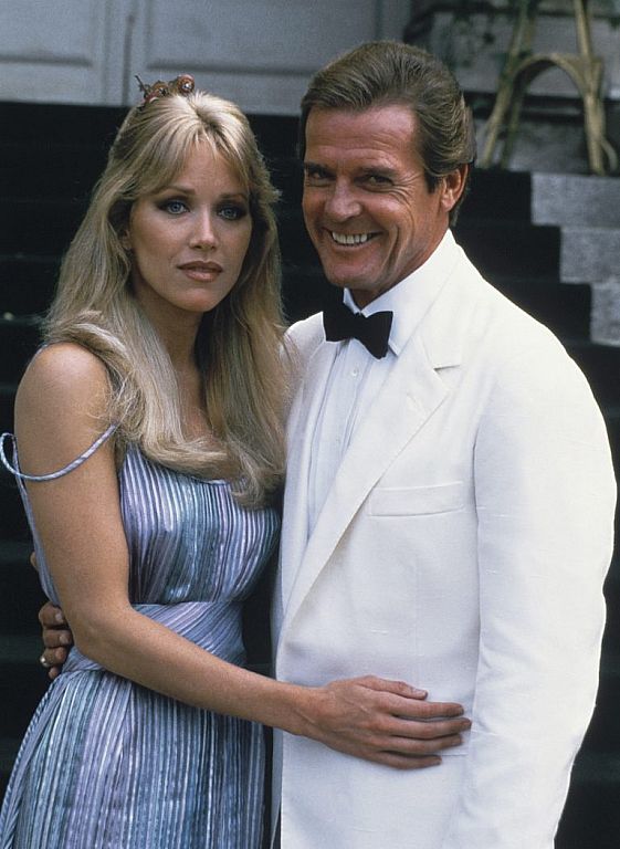 -Tanya Roberts  mit Roger Moore © AP