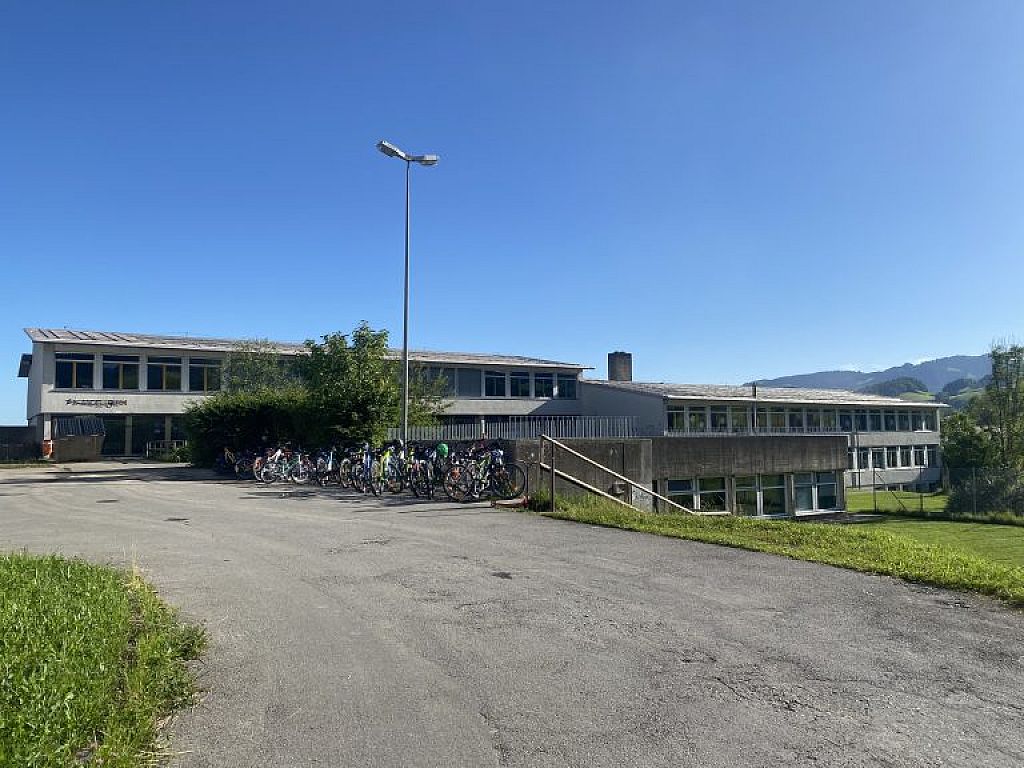 u003cpu003eSanierungs Volksschule Andelsbuch Hofu003c/pu003en © VOL.AT/Mayer