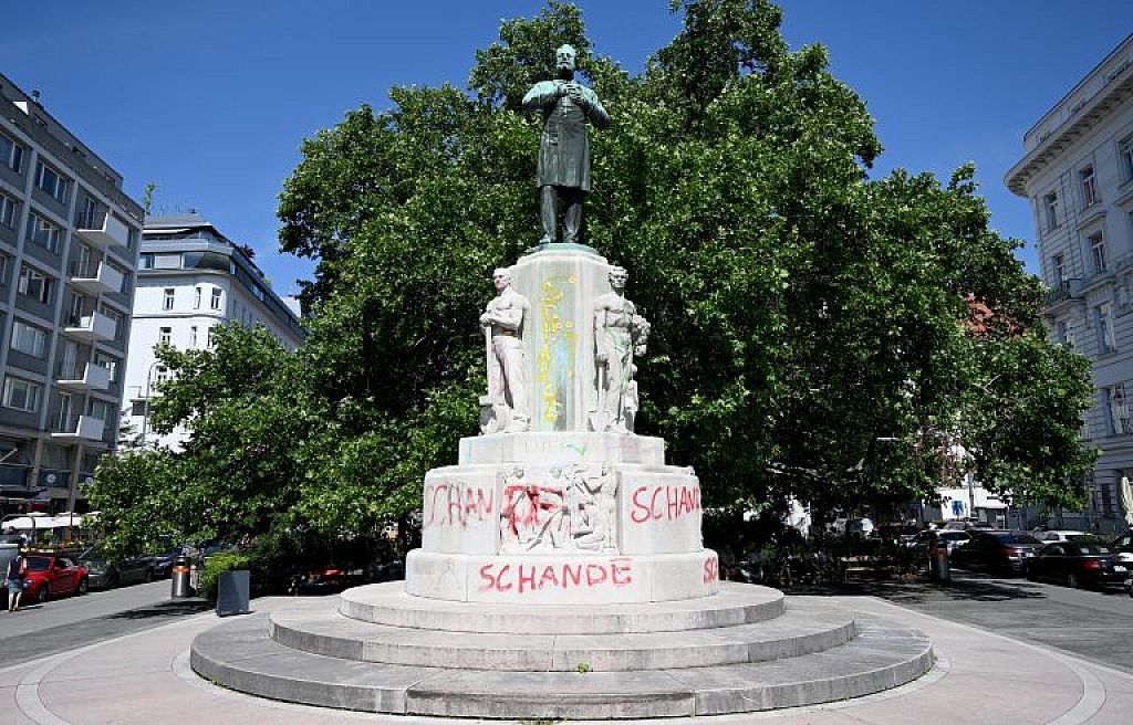 © APA/ROLAND SCHLAGER