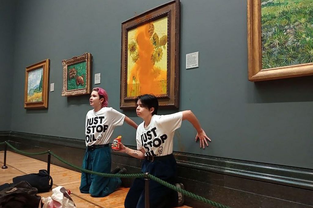 BRITAIN-PROTEST-CLIMATE-ART-VAN GOGH
 © Just Stop Oil/Handout via REUTERS/Just Stop Oil via AP