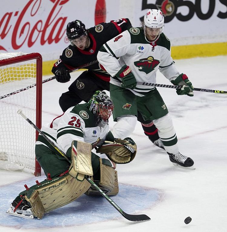 u003cpu003eWild Senators Hockeyu003c/pu003en © APA