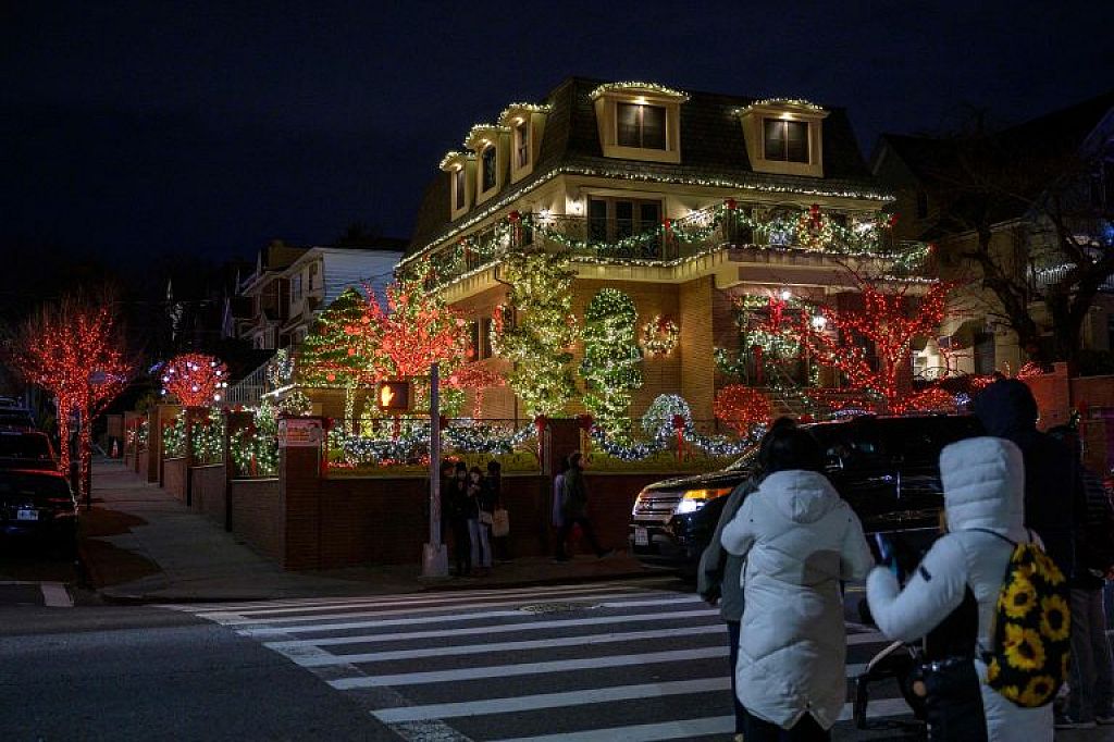 u003cpu003eUS-HOLIDAY-DECORATIONSu003c/pu003en © AFP