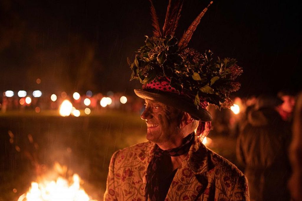 u003cpu003eBRITAIN-TRADITION-WASSAILu003c/pu003en © AFP