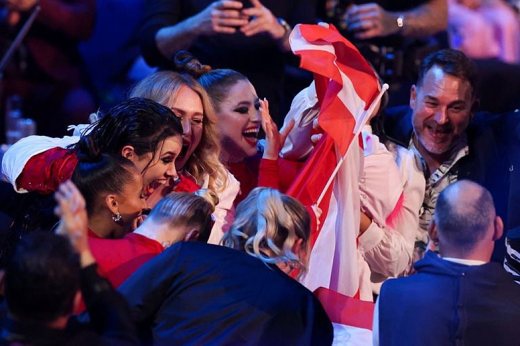 © AP; Reuters