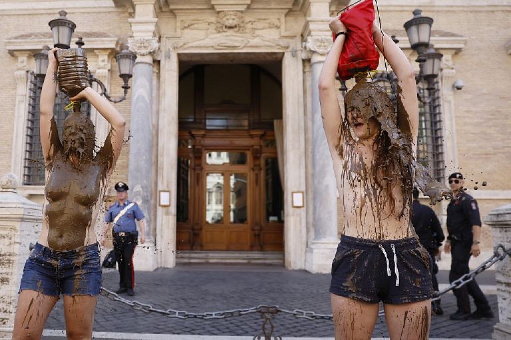 Klimaaktivisten der Gruppe u0022Ultima Generazioneu0022 ... © AP
