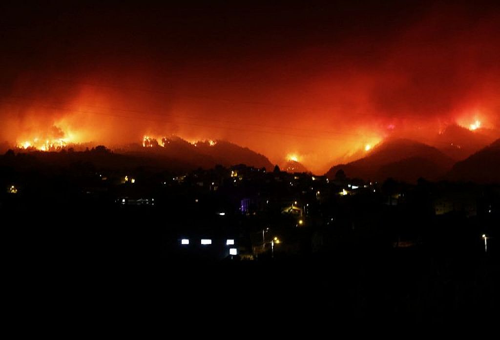 © AP, Reuters