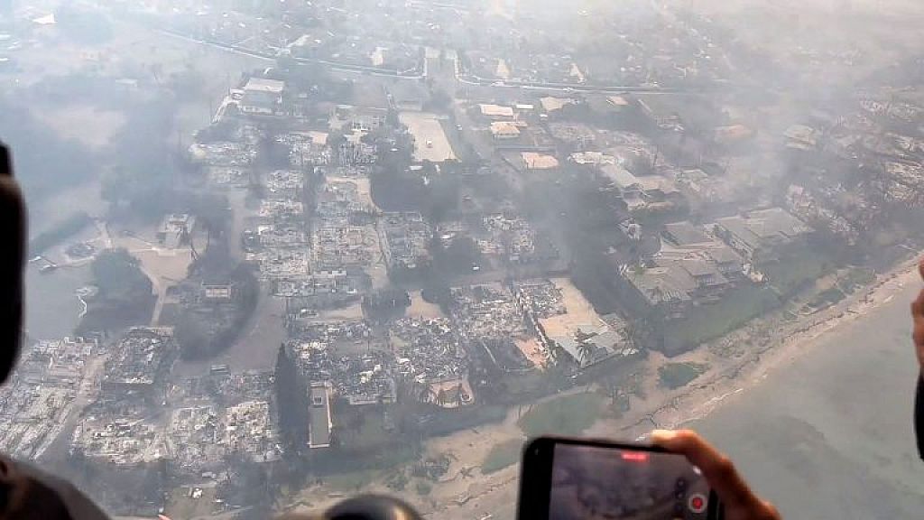 u003cpu003eTOPSHOT-US-FIRES-HAWAIIu003c/pu003en © APA