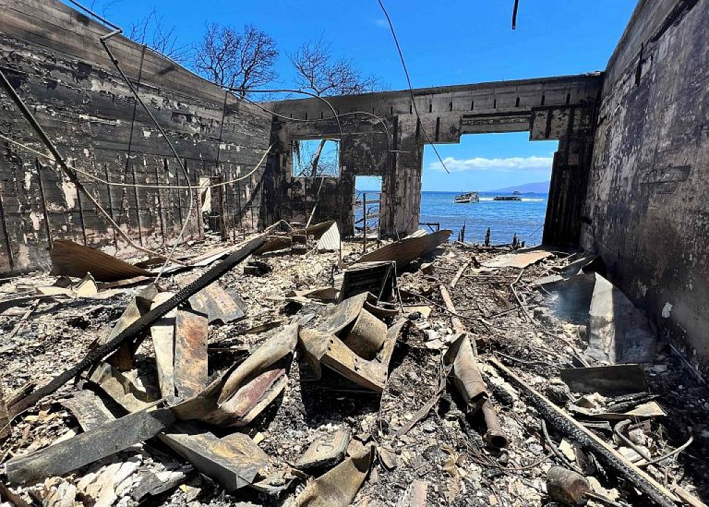 u003cpu003eTOPSHOT-US-FIRE-HAWAIIu003c/pu003en © APA