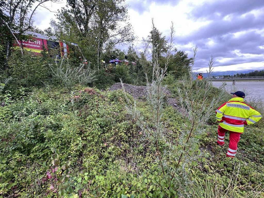 Pkw-Bergung aus der Bregenzerach