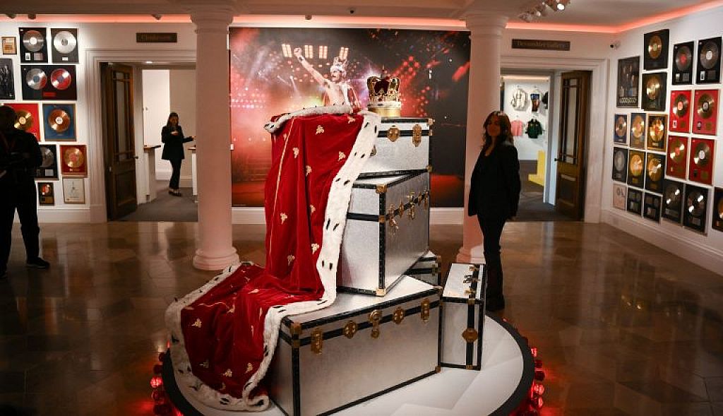 TOPSHOT-BRITAIN-ENTERTAINMENT-MUSIC-AUCTION-FREDDIE MERCURY
 © AP/APA/AFP/Reuters