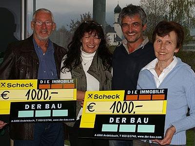 Hans Felder, Elmar Rützler, Lisa Sutr und Hildegard Flatscher bei der Scheckübergabe