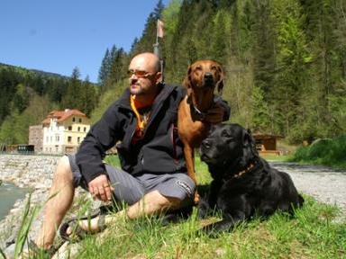 Chris Alge mit seinen Hunden
