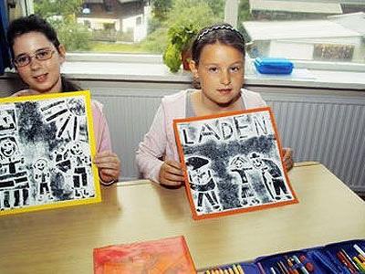 Klassenlehrerin Helga Müller arbeitete mit ihren Kindern mit Drucktechnik.
