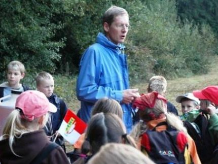 Interessiert hörten die Volksschulkinder den Ausführungen zu. Interessiert hörten die Volksschulkinder den Ausführungen zu.