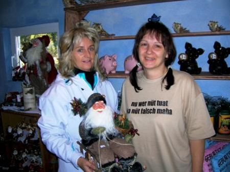 Sandra Fleisch (re.) berät und bedient die Kundschaft persönlich. Sandra Fleisch (re.) berät und bedient die Kundschaft persönlich.