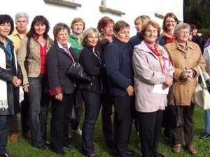 Wallfahrerinnen samt Pfarrer Mihai Horvat vor dem Kirchle Wallfahrerinnen samt Pfarrer Mihai Horvat vor dem Kirchle