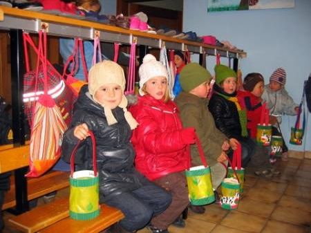 Die Kinder mit ihren Laternen Die Kinder mit ihren Laternen