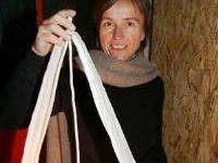 Erika Lutz mit einem ihrer Lichtobjekte Erika Lutz mit einem ihrer Lichtobjekte
