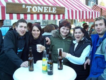Beste Stimmung herrscht auf dem "Eggar Klosomart". Beste Stimmung herrscht auf dem "Eggar Klosomart".