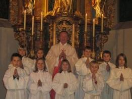 Pfarrer Alois Erhart freut sich über den Ministrantenzuwachs. Pfarrer Alois Erhart freut sich über den Ministrantenzuwachs.