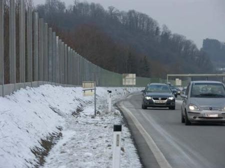 Fast fertig ist die neue Lärmschutzwand an der Rheintalautobahn in Koblach. Fast fertig ist die neue Lärmschutzwand an der Rheintalautobahn in Koblach.